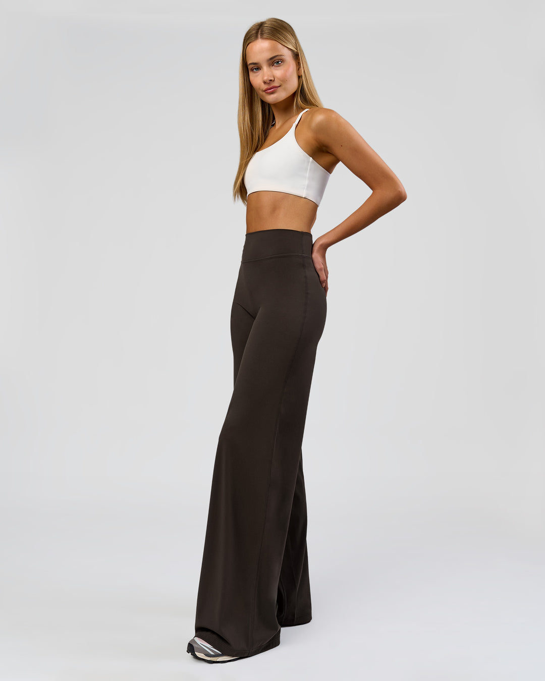 Woman wearing Elixir High-Rise Tall Pant - Ground Coffee | Model:Taneisha | Size:XS - view 8