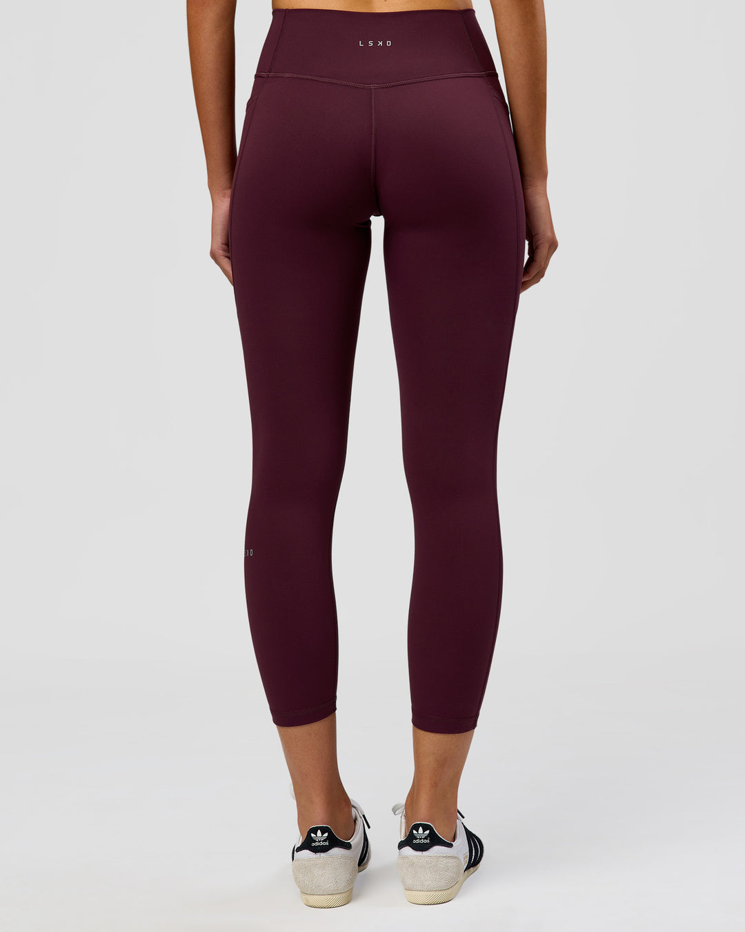 Woman wearing Fusion High-Rise 7/8 Legging Pockets - Cherry Lacquer | Model:Taneisha | Size:XS - view 9