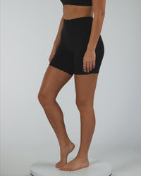 Woman wearing Flux Ultra High-Rise 6" Short Pockets - Black | Thumbnail Index: 8