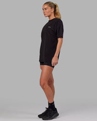 Woman wearing Unisex VS6 FLXCotton Tee Oversize - Black-White | Thumbnail Index: 8