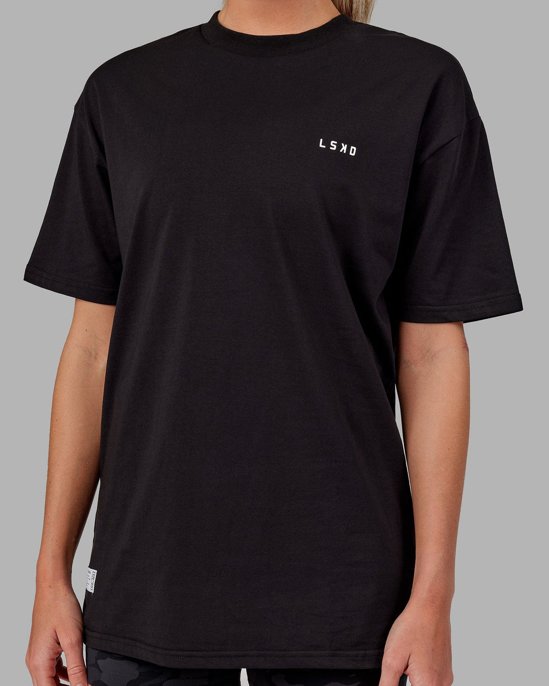 Woman wearing Unisex VS6 FLXCotton Tee Oversize - Black-White - view 7