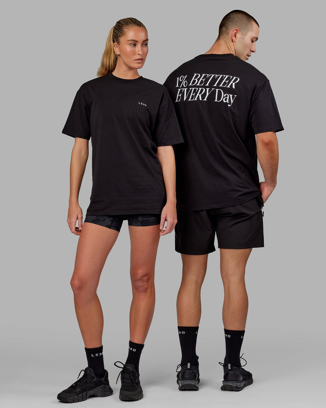 Woman wearing Unisex VS6 FLXCotton Tee Oversize - Black-White - view 1